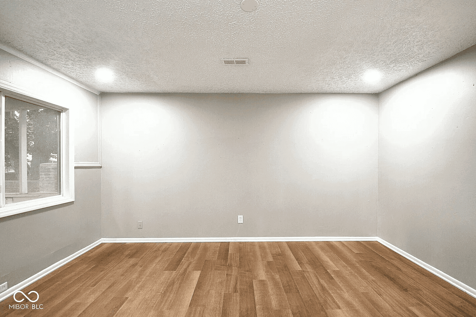 2943 Hillside Ave property photo 3