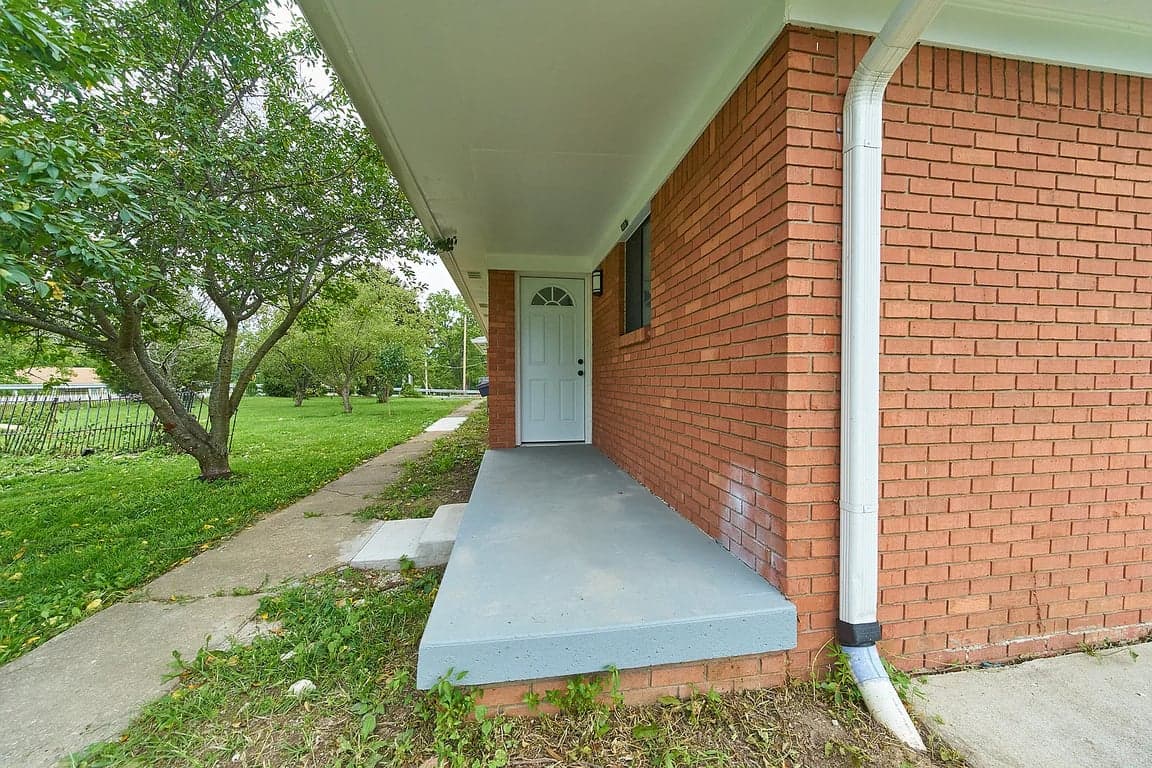 4117 E Thompson Rd property photo 3