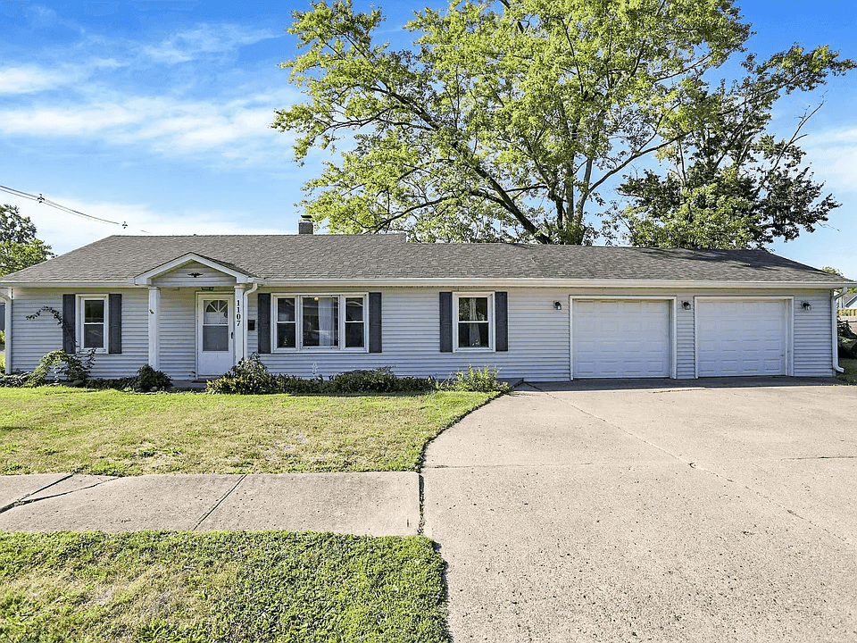 1107 W Royal St in Lebanon