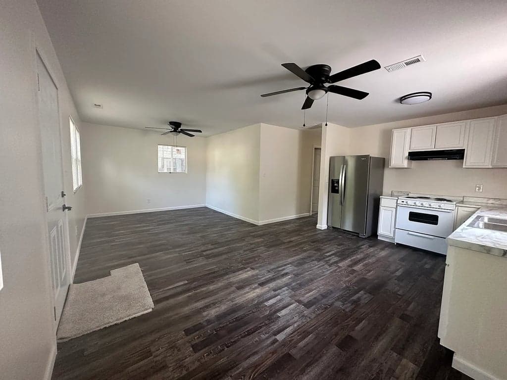 2833 Draper St property photo 4