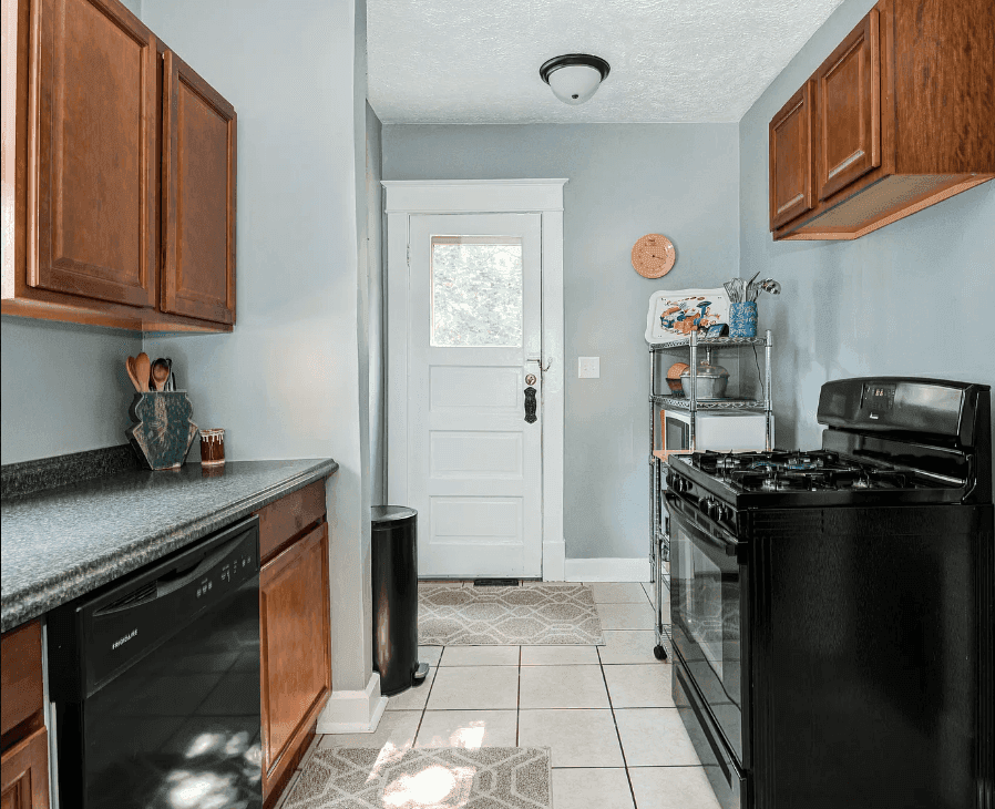 45-47 N Hawthorne Ln property photo 4