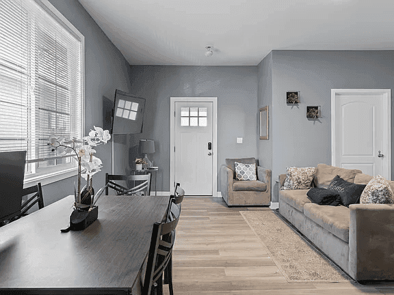 1635 Cruft St property photo 3