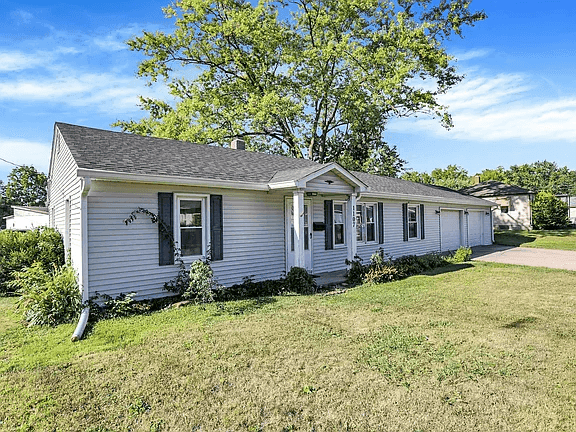 1107 W Royal St property photo 1