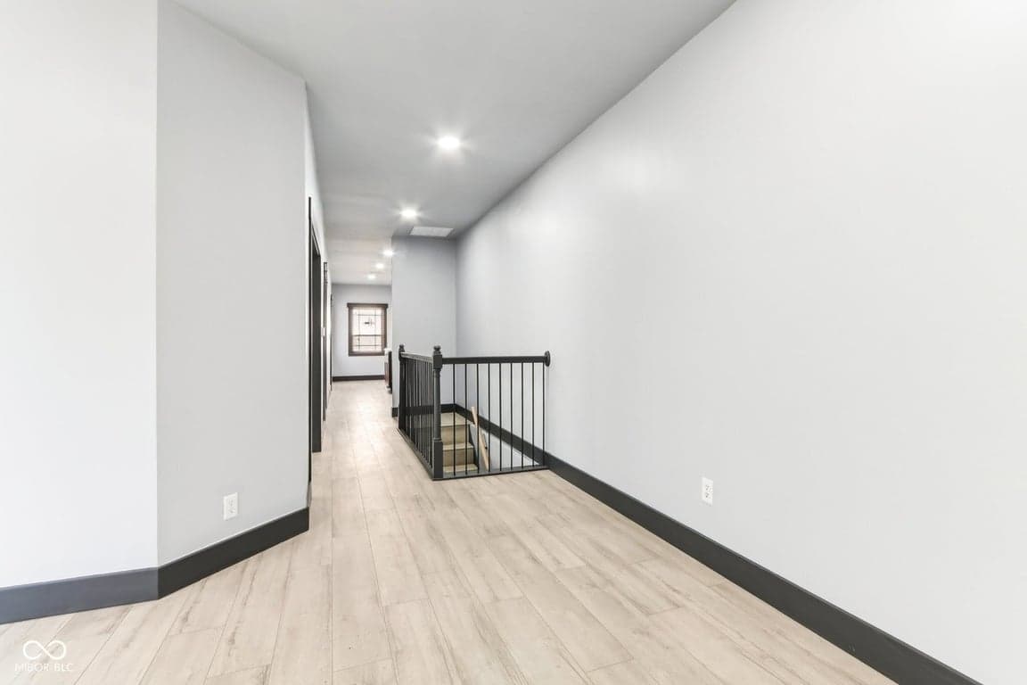 3707 N Kenwood Ave property photo 4
