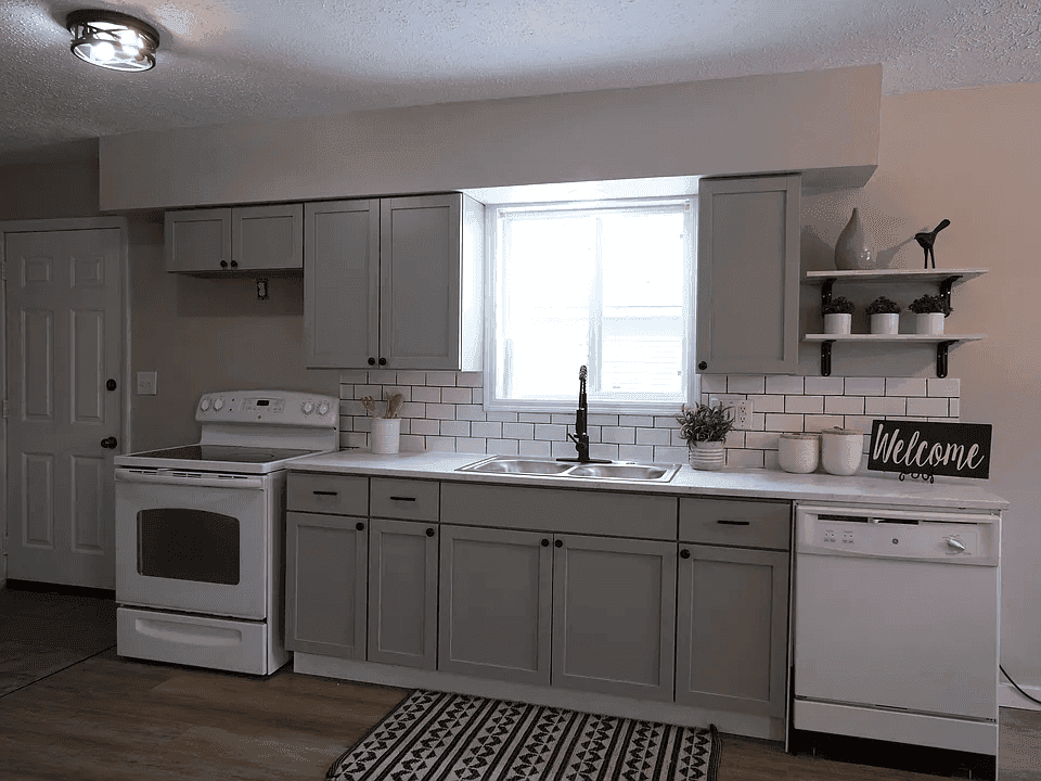 320 S Roena St property photo 3