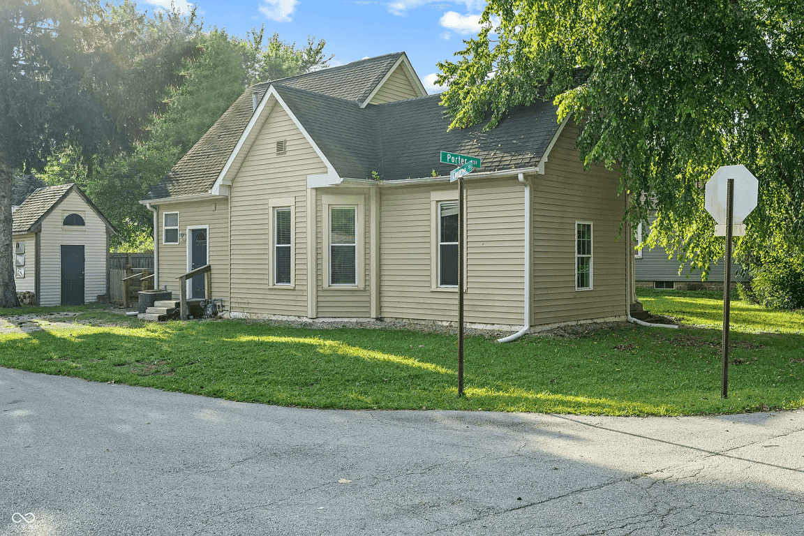 2301 Porter St property photo 2