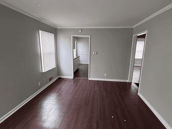 3757 Caroline Ave property photo 2