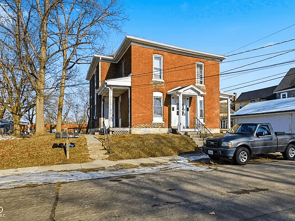 820-822 W Howard St property photo 1