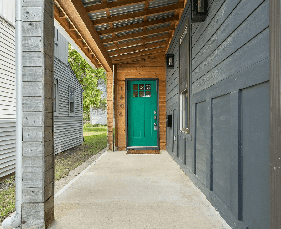 1806 Woodlawn Ave property photo 2