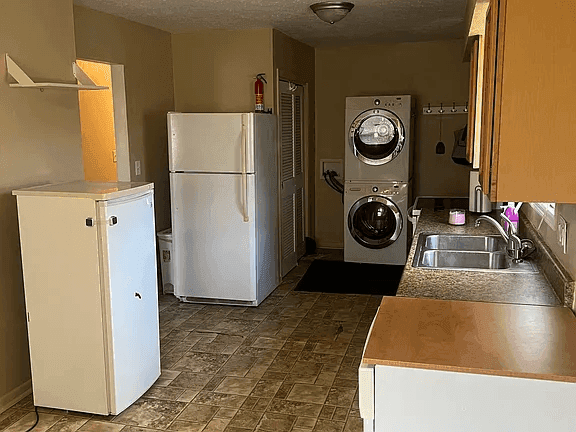 320 S Roena St property photo 2