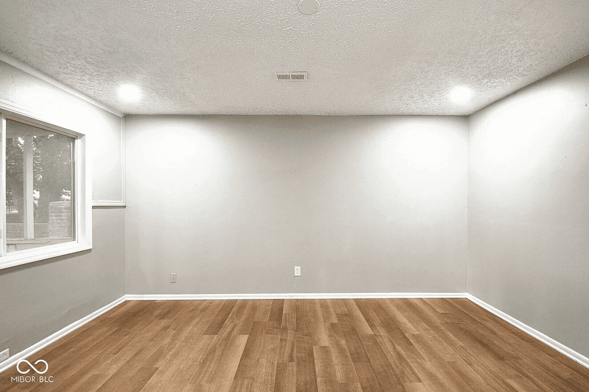 2943 Hillside Ave property photo 3