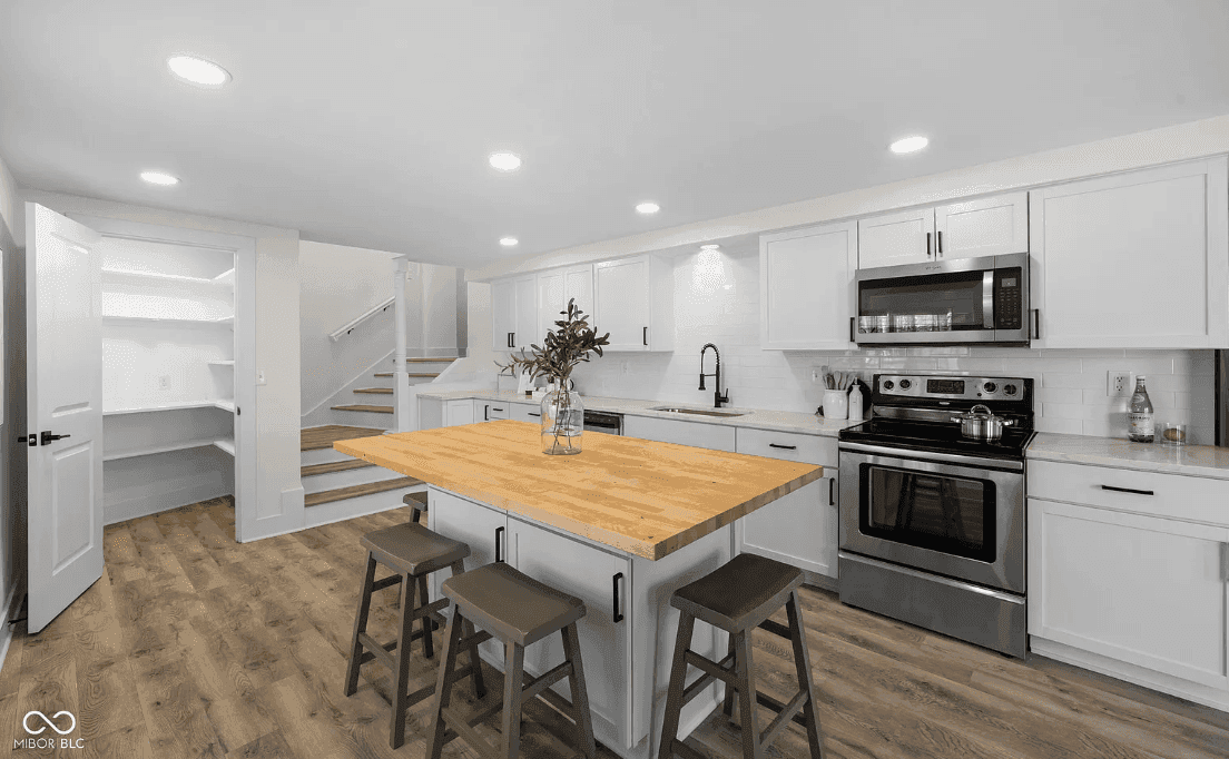 815 Woodhill Dr property photo 3