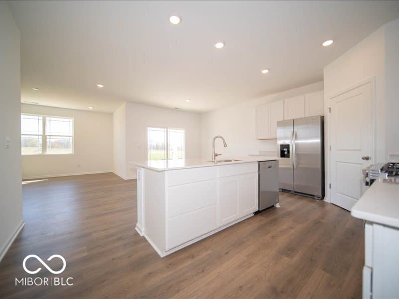 301 Lar Lan Dr property photo 3