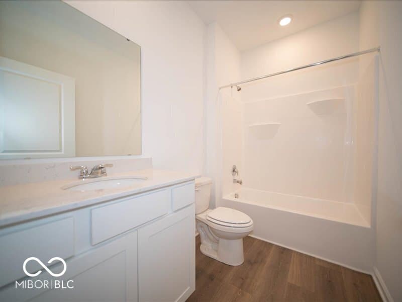 301 Lar Lan Dr property photo 2