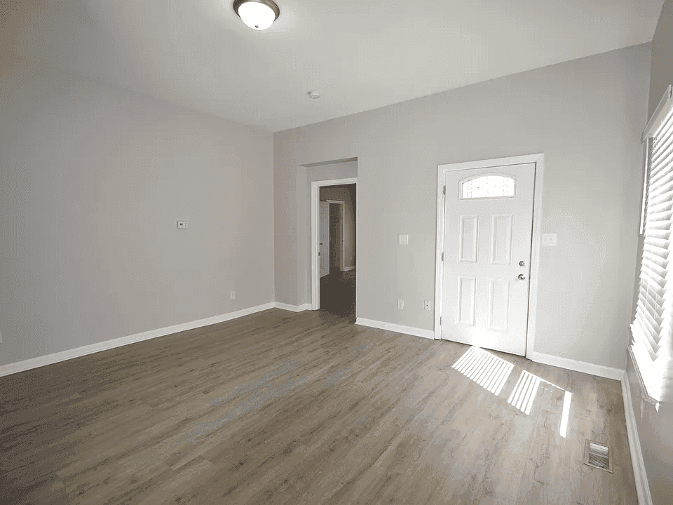 552 Jefferson Ave property photo 4
