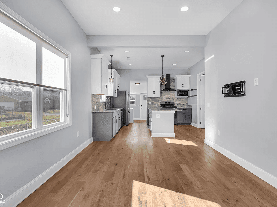341 E Morris St property photo 3