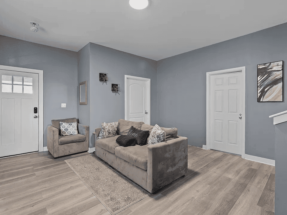 1635 Cruft St property photo 4