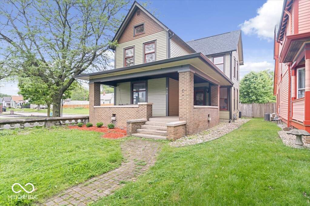 989 Woodruff Place East Dr in Indianapolis