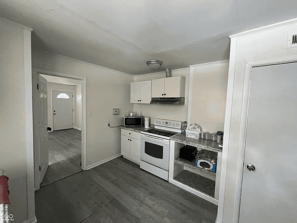 1456 W 32nd St property photo 3