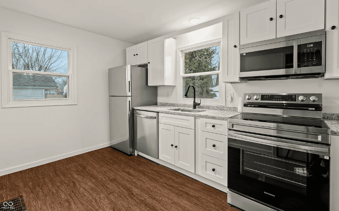 633 S Grand Ave property photo 1