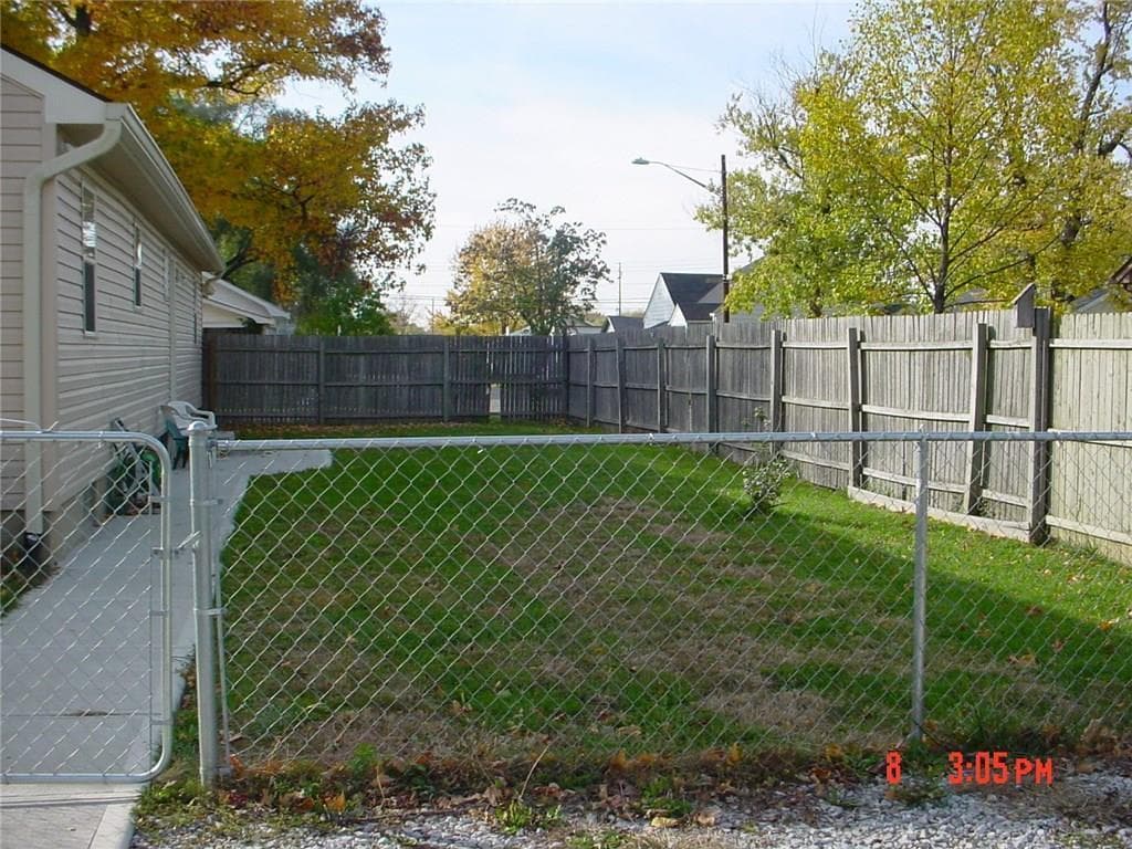 1461 N Chester Ave property photo 3
