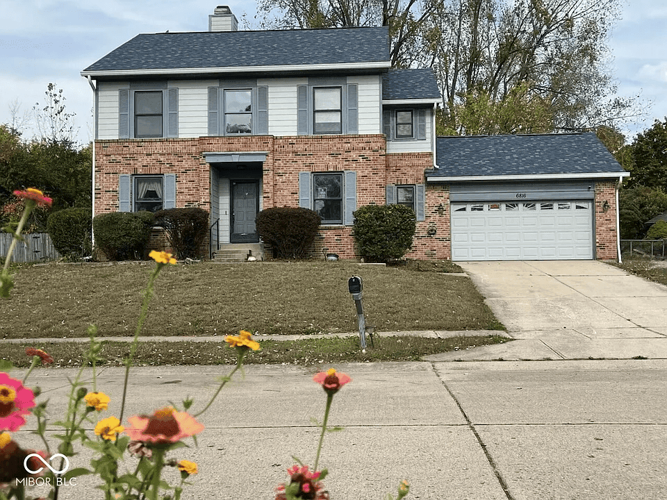 6816 Oak Lake Dr in Indianapolis