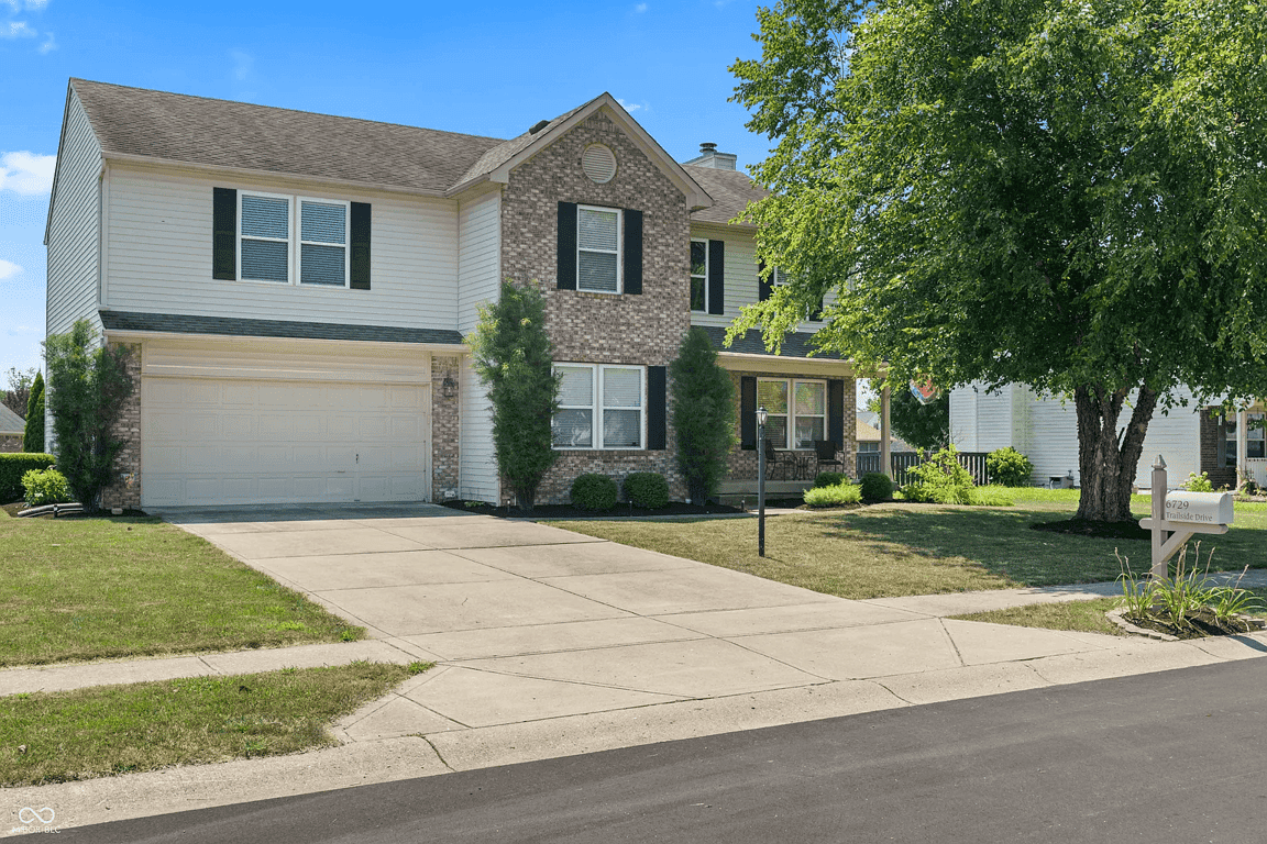 6729 Trailside Dr in Avon