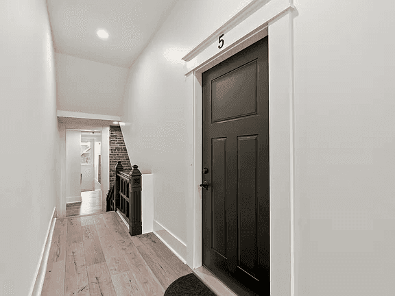 1340 N Park Ave property photo 3