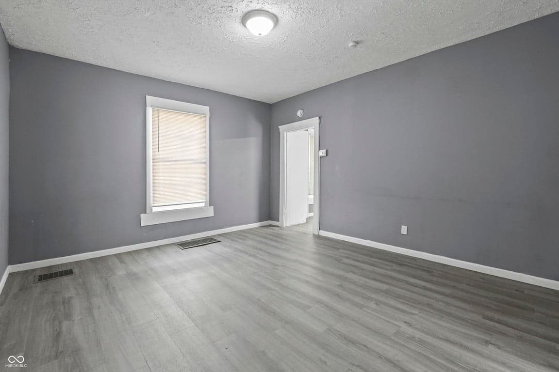 1130 W Congress Ave property photo 4