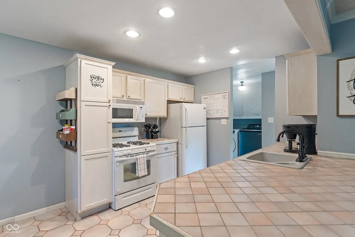 1302 N Furman Ave property photo 4