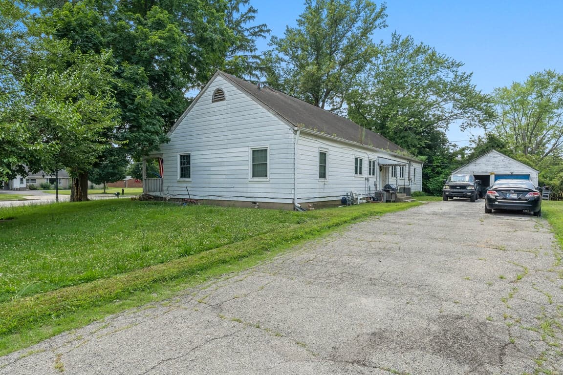 11108 E Washington St property photo 3