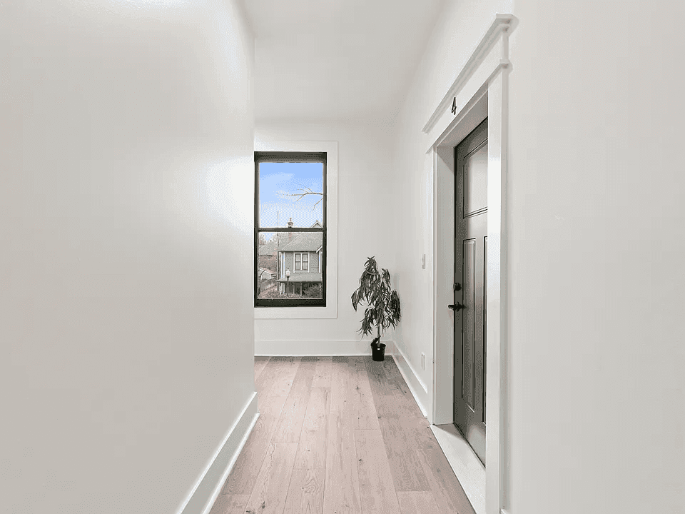 1340 N Park Ave property photo 4