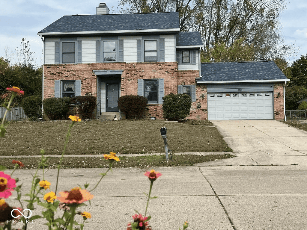 6816 Oak Lake Dr property photo 1