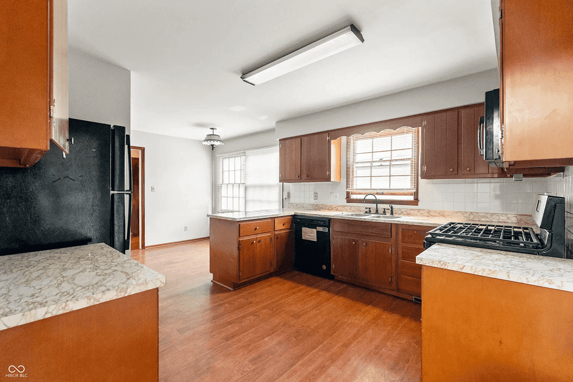 5329 Hedgerow Drive property photo 4