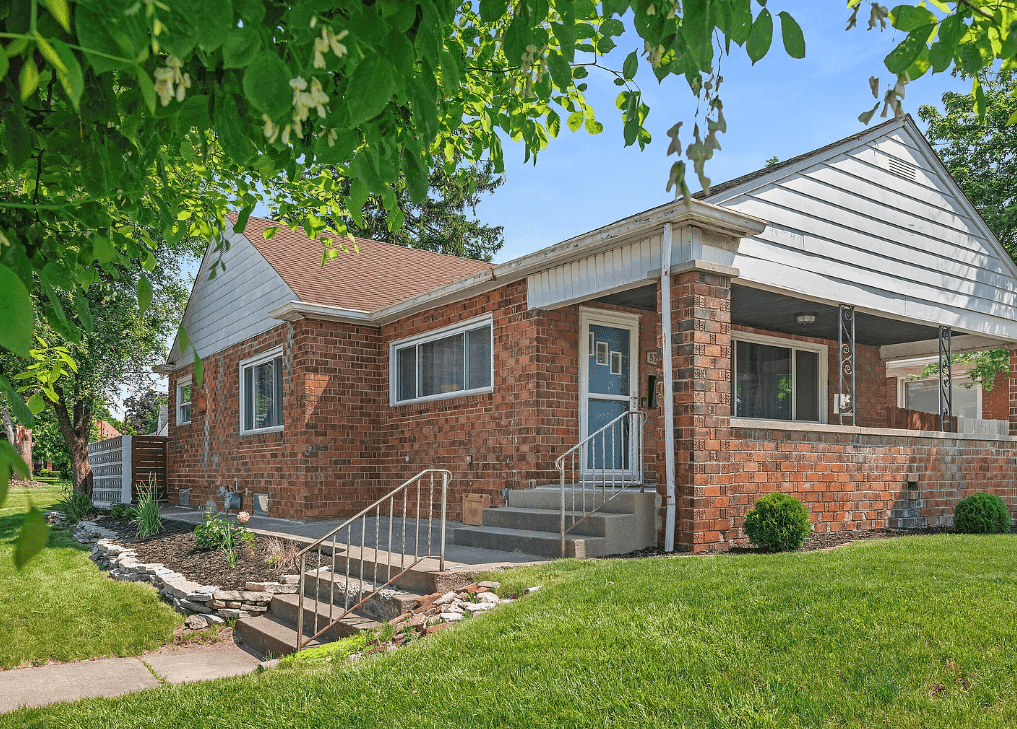 5204 E 10th in St