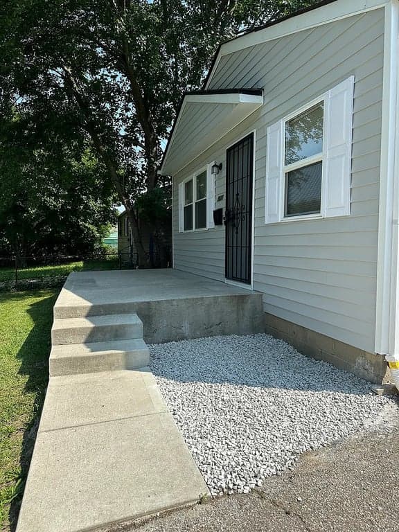 2833 Draper St property photo 2