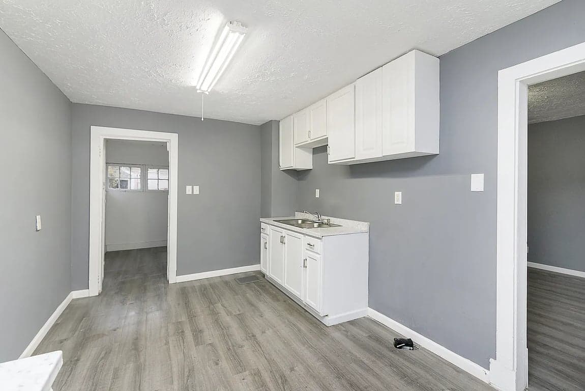 1130 Congress Ave property photo 4
