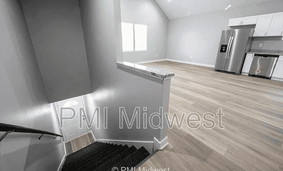 1813 Montcalm St property photo 2