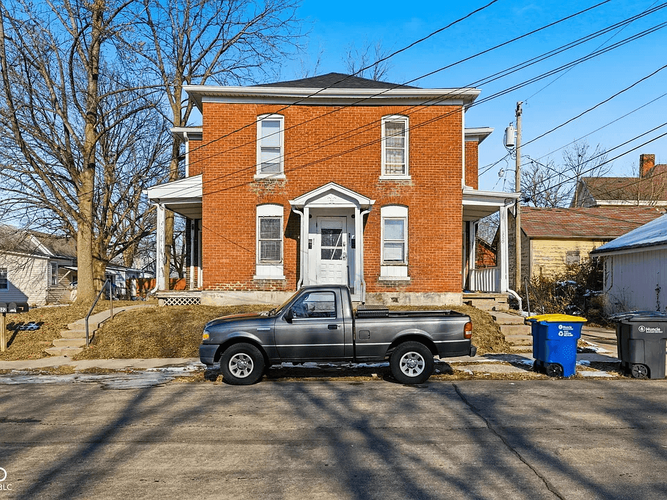 820-822 W Howard St in Muncie