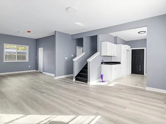1635 Cruft St property photo 2