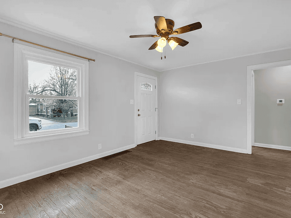 2054 Gerrard Ave property photo 3
