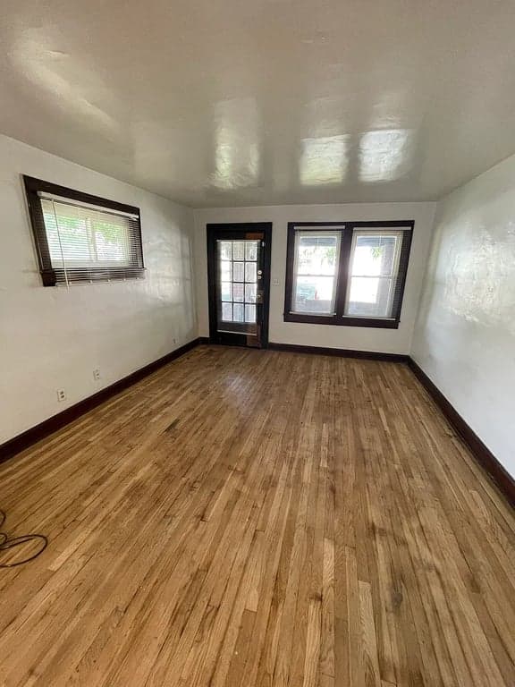 3818-3820 Winthrop Ave property photo 2