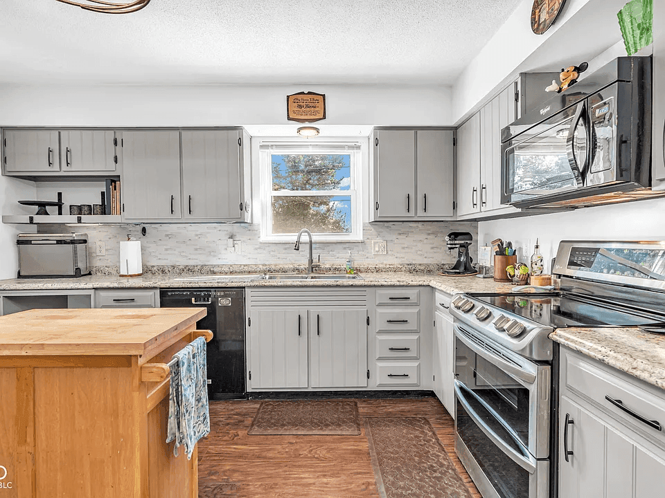 29 Robinwood Dr property photo 3