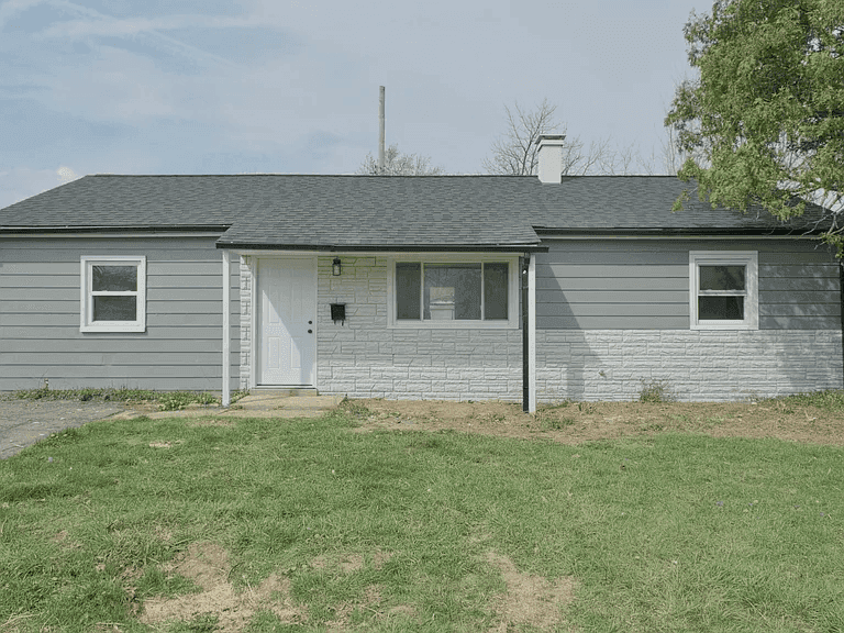 8304 Schoen Dr in Indianapolis