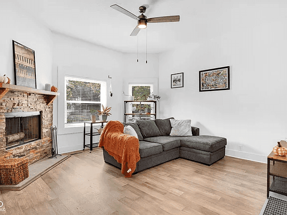1129 Larch St property photo 4