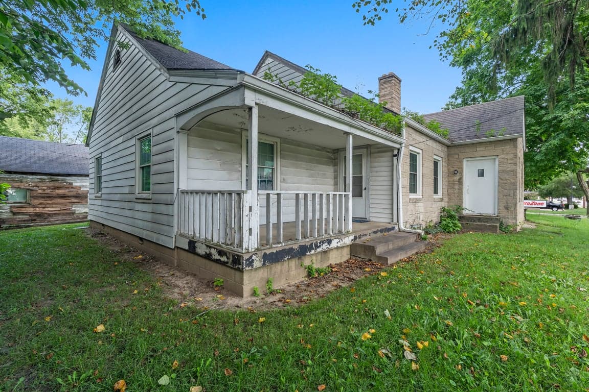 11108 E Washington St property photo 2