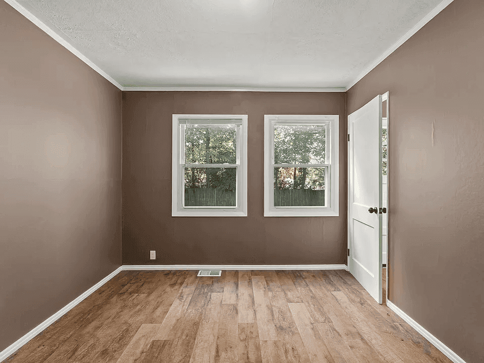 4342 N Olney St property photo 2